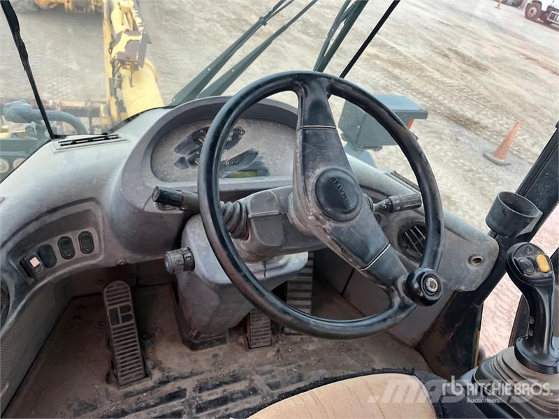 Komatsu WA200-7 Kolesni nakladalci