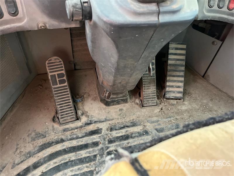 Komatsu WA200-7 Kolesni nakladalci