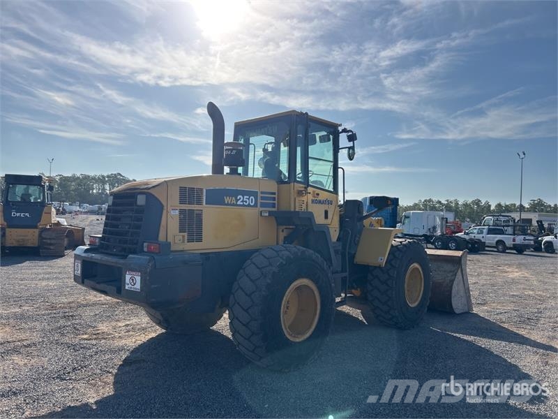 Komatsu WA250-5 Rataslaadurid