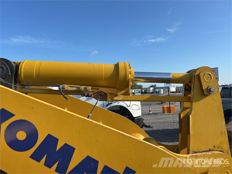 Komatsu WA250-5 Rataslaadurid