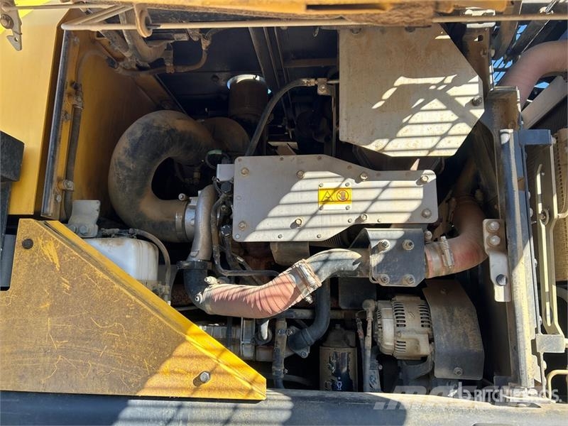 Komatsu WA320-7 لوادر بعجل