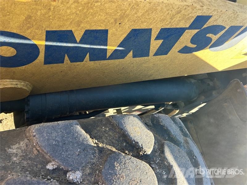Komatsu WA320-7 لوادر بعجل