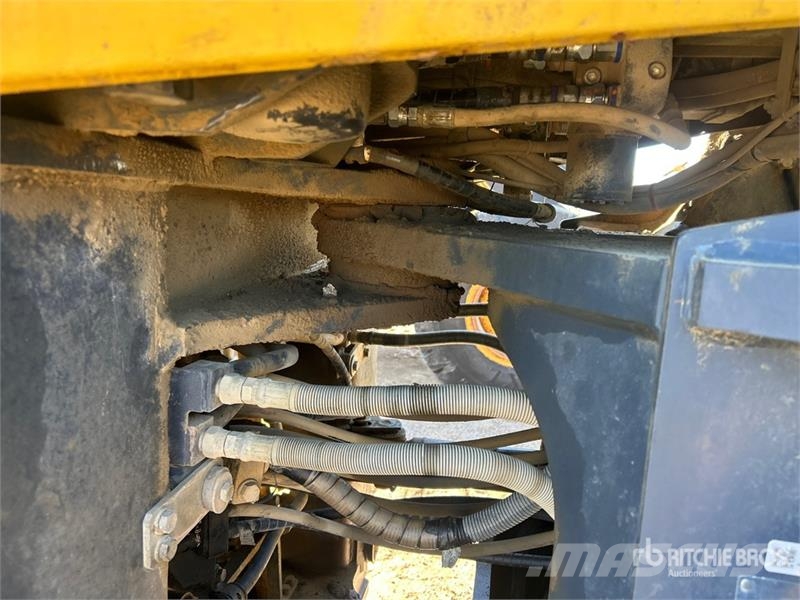 Komatsu WA320-7 لوادر بعجل