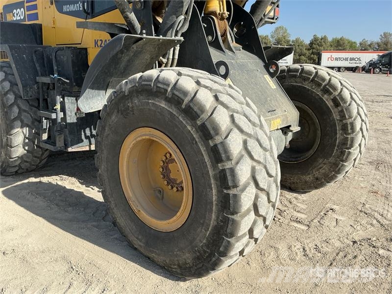 Komatsu WA320-8 휠로우더
