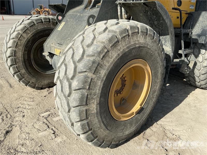 Komatsu WA320-8 휠로우더
