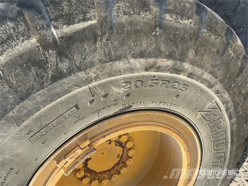 Komatsu WA320-8 휠로우더