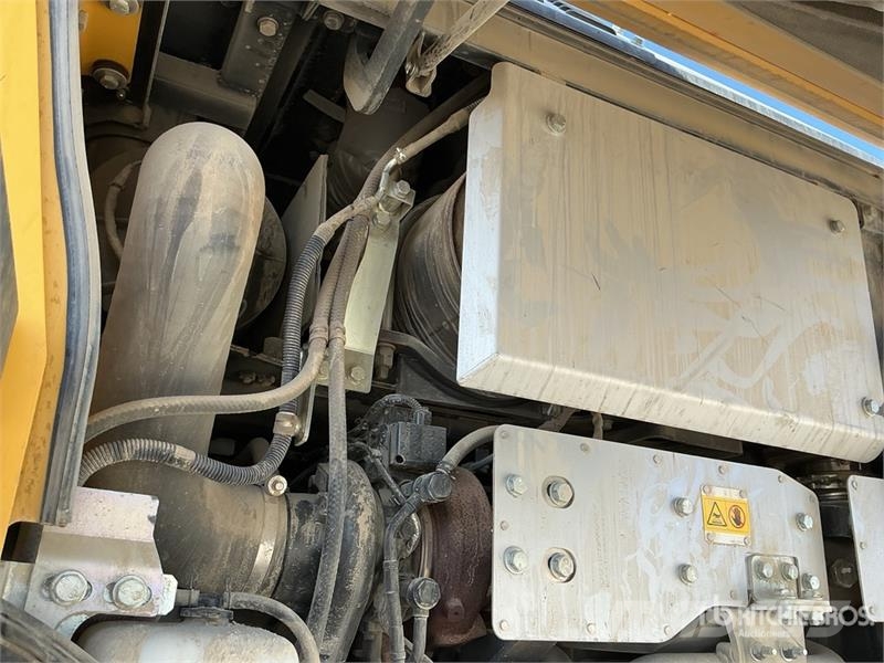 Komatsu WA320-8 휠로우더