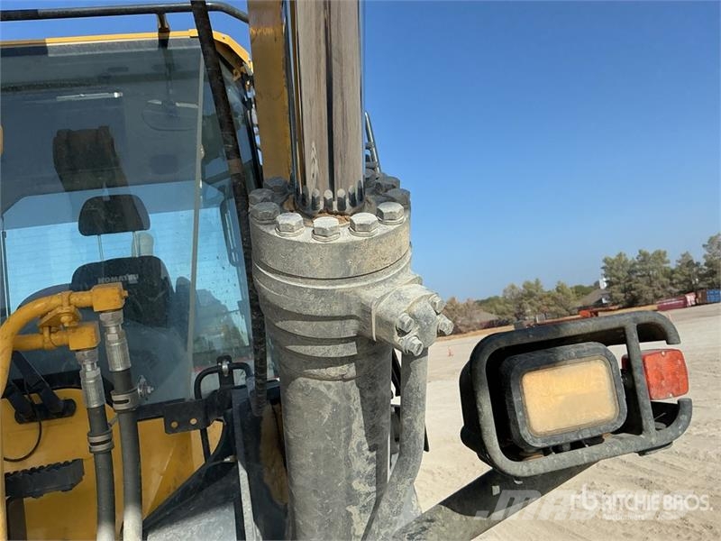 Komatsu WA320-8 휠로우더