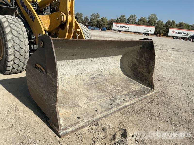 Komatsu WA320-8 휠로우더
