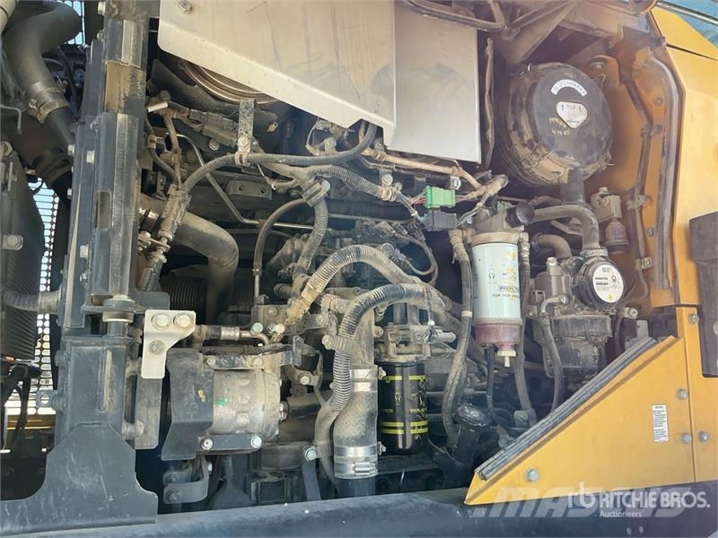 Komatsu WA320-8 휠로우더