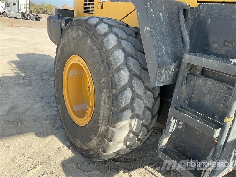 Komatsu WA320-8 휠로우더