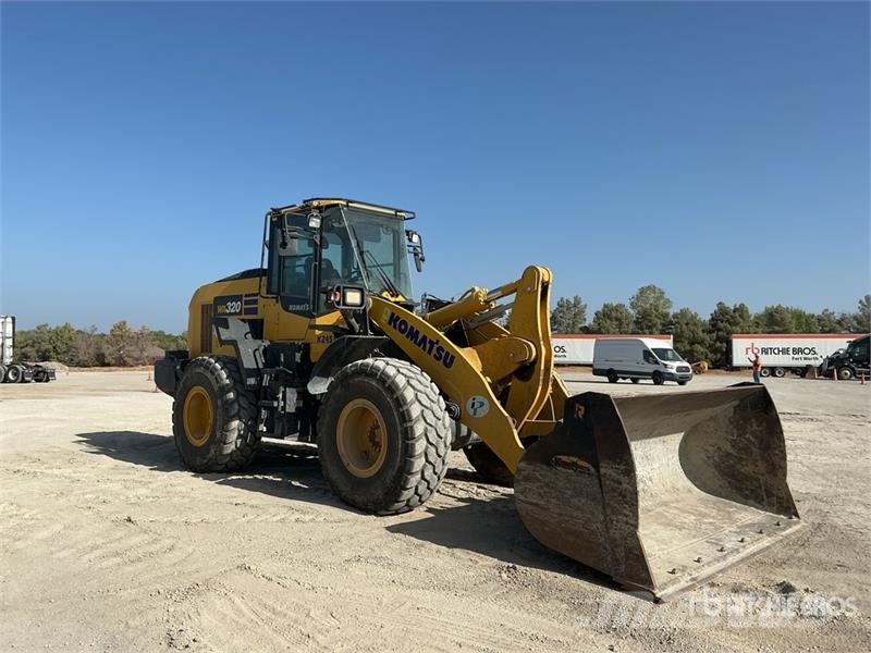 Komatsu WA320-8 휠로우더