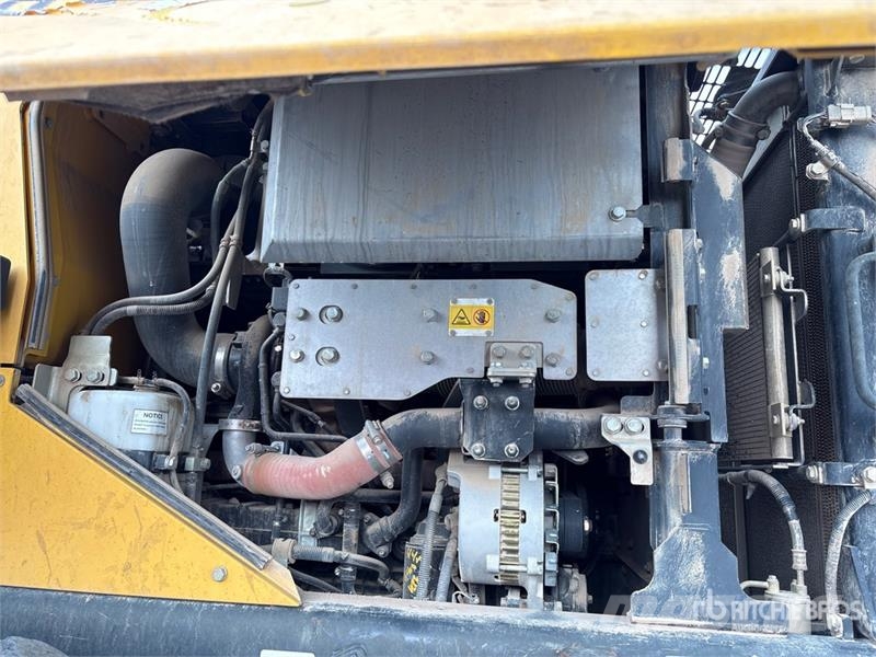 Komatsu WA320-8 Wheel Loader Kolesni nakladalci