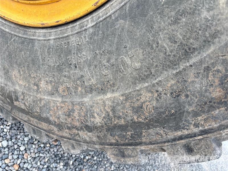 Komatsu WA320-8 Wheel Loader Kolesni nakladalci