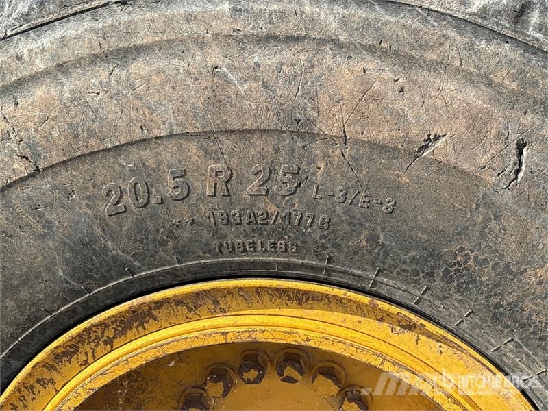 Komatsu WA320-8 Wheel Loader Pyöräkuormaajat