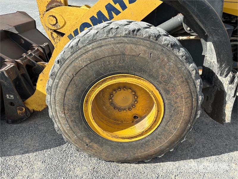 Komatsu WA320-8 Wheel Loader Pyöräkuormaajat
