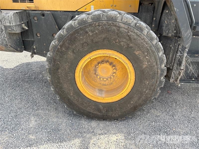 Komatsu WA320-8 Wheel Loader Pyöräkuormaajat