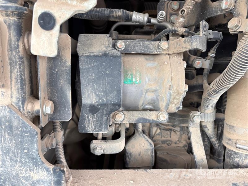 Komatsu WA320-8 Wheel Loader Kolesni nakladalci