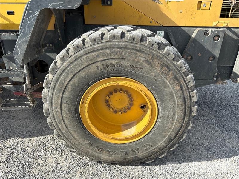 Komatsu WA320-8 Wheel Loader Pyöräkuormaajat