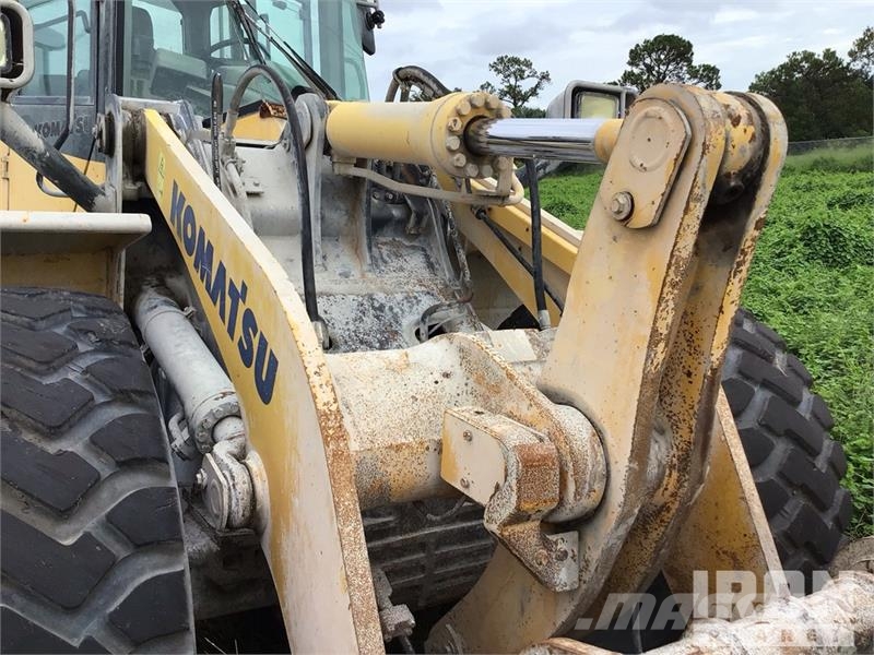 Komatsu WA380-7 Pale gommate