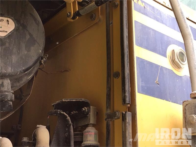 Komatsu WA380-7 Pale gommate