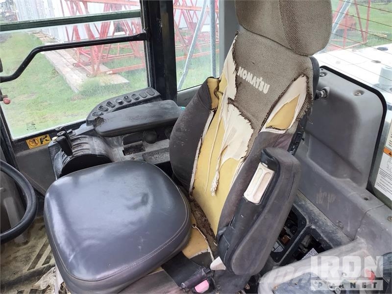 Komatsu WA380-7 Pale gommate
