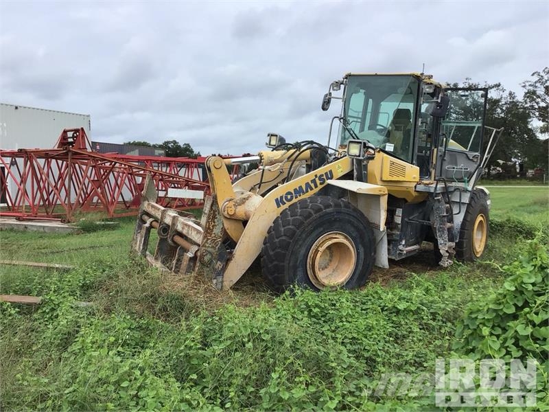 Komatsu WA380-7 Pale gommate