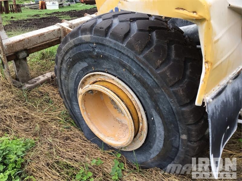 Komatsu WA380-7 Pale gommate