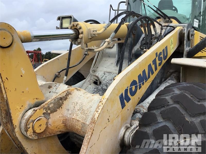 Komatsu WA380-7 Pale gommate