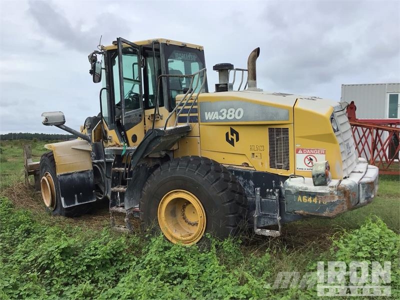 Komatsu WA380-7 Pale gommate