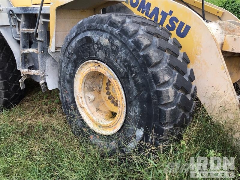 Komatsu WA380-7 Pale gommate