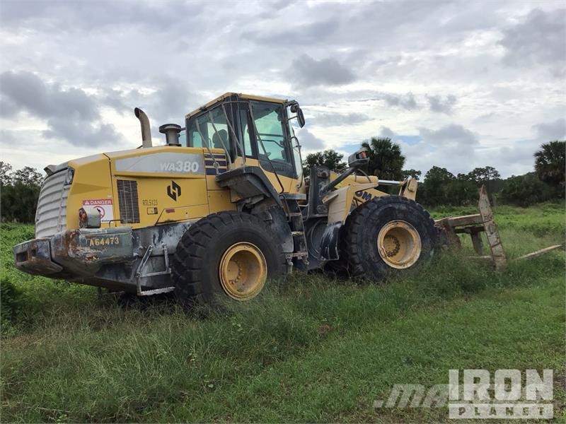 Komatsu WA380-7 Pale gommate
