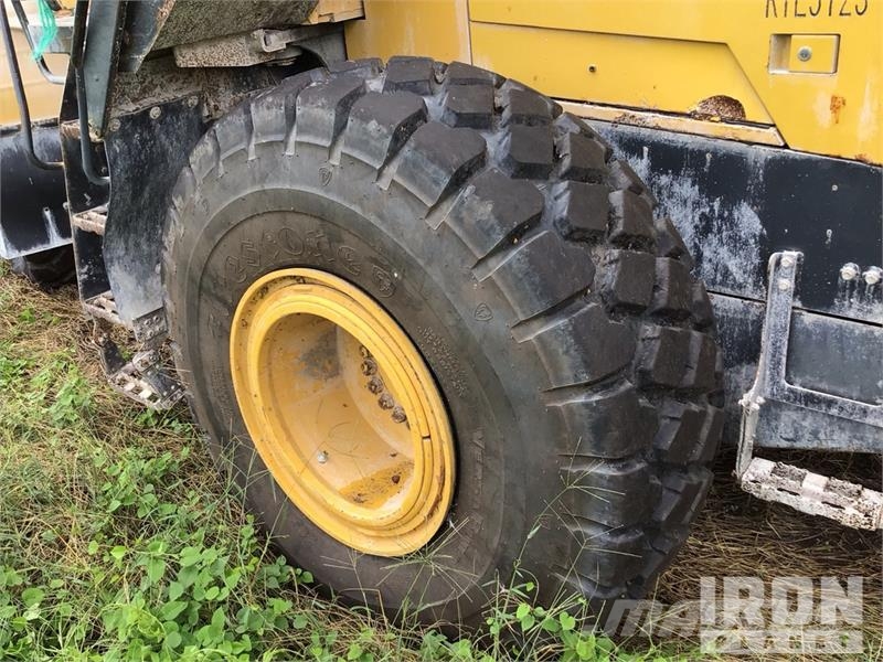 Komatsu WA380-7 Pale gommate