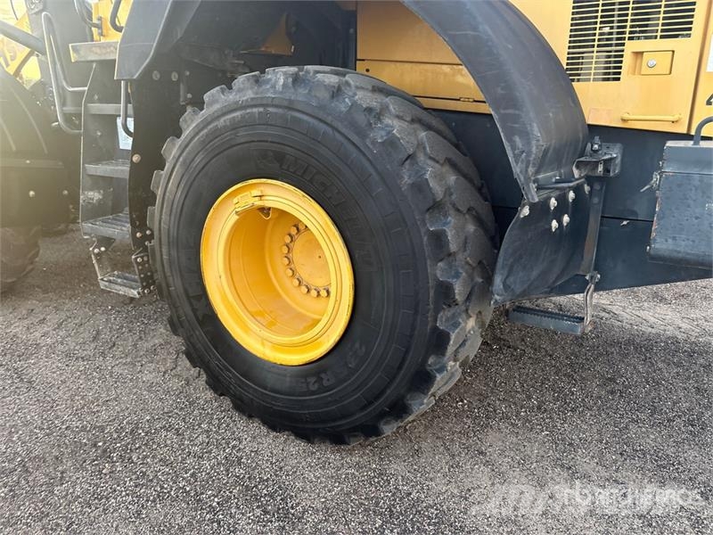 Komatsu WA380-8 Wheel Loader Rataslaadurid