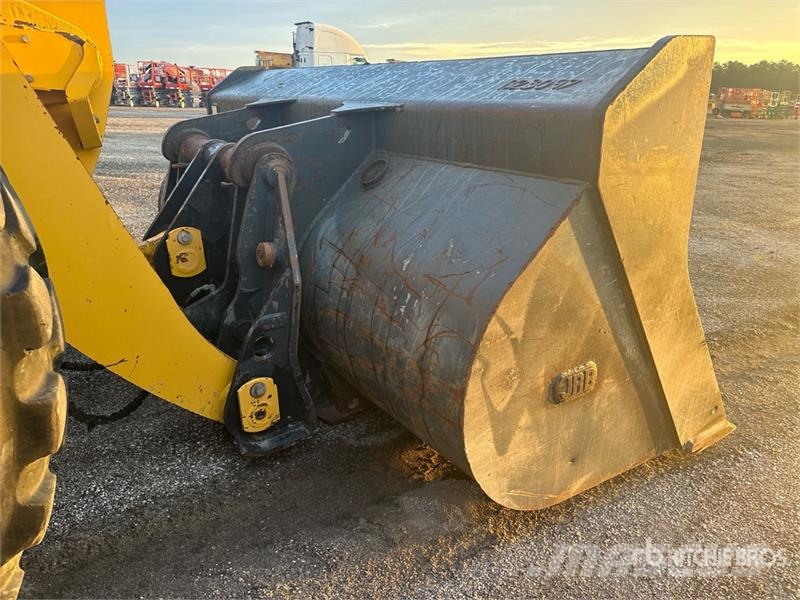 Komatsu WA380-8 Wheel Loader Rataslaadurid