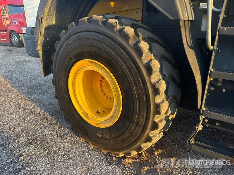 Komatsu WA380-8 Wheel Loader Rataslaadurid