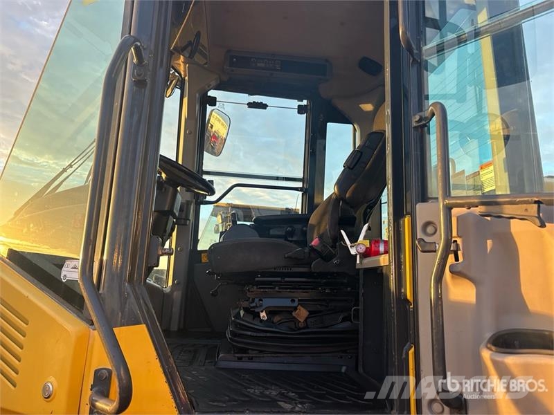 Komatsu WA380-8 Wheel Loader Rataslaadurid