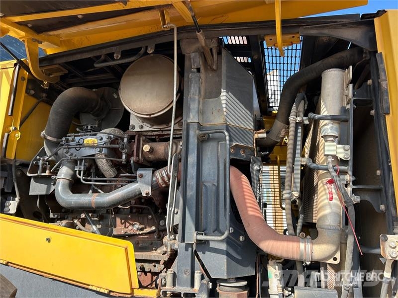 Komatsu WA470-7 Pale gommate