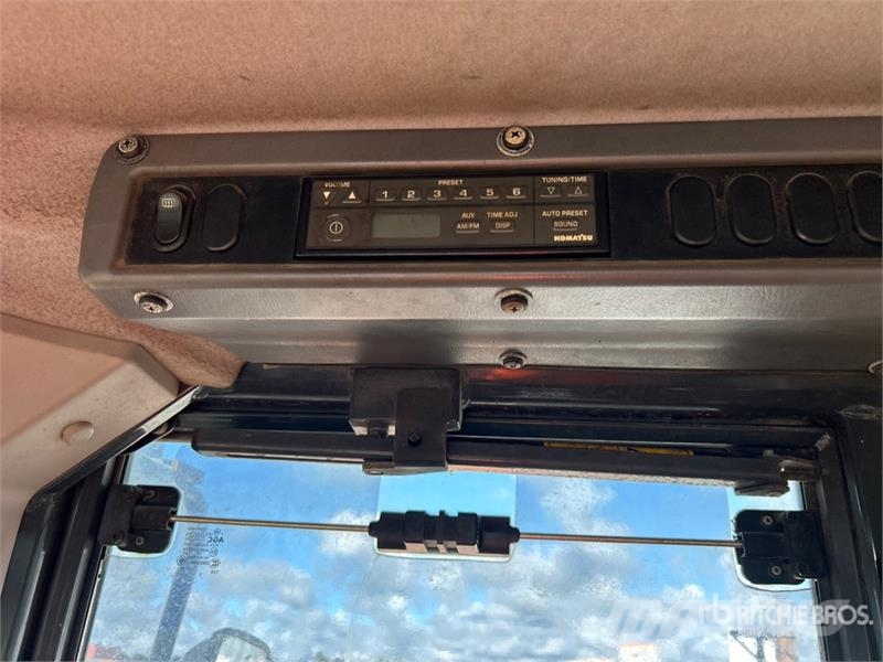 Komatsu WA470-7 Pale gommate