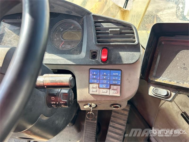 Komatsu WA470-7 Pale gommate