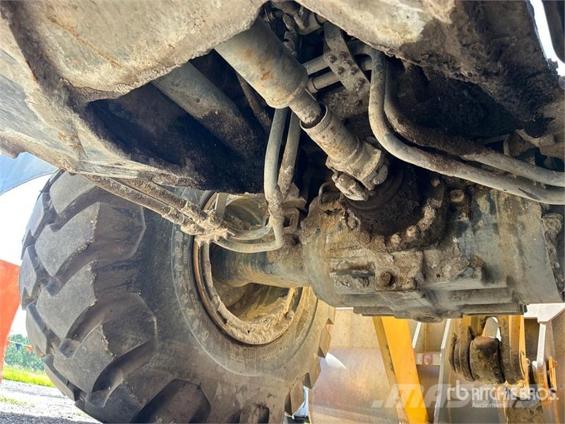 Komatsu WA470-7 Pale gommate