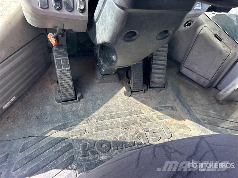 Komatsu WA470-7 Pale gommate