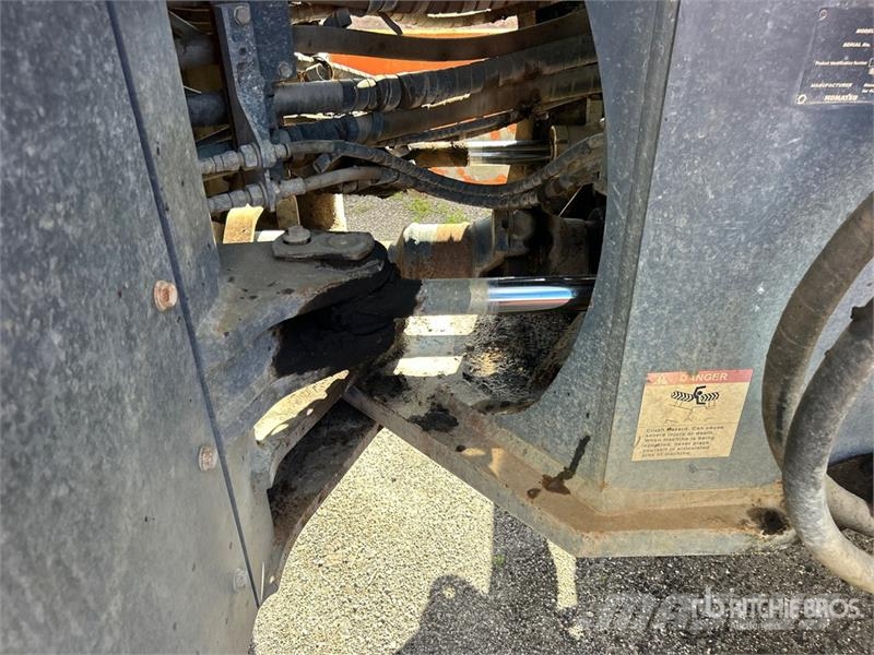Komatsu WA470-7 Pale gommate