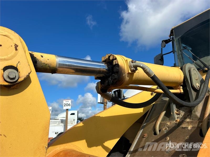 Komatsu WA470-7 Pale gommate