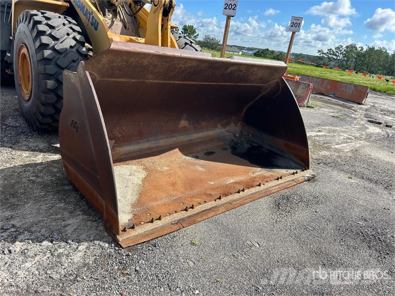 Komatsu WA470-7 Pale gommate