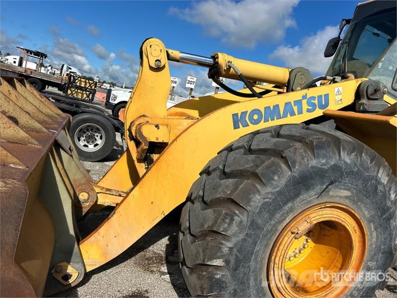 Komatsu WA470-7 Pale gommate