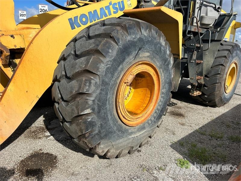 Komatsu WA470-7 Pale gommate