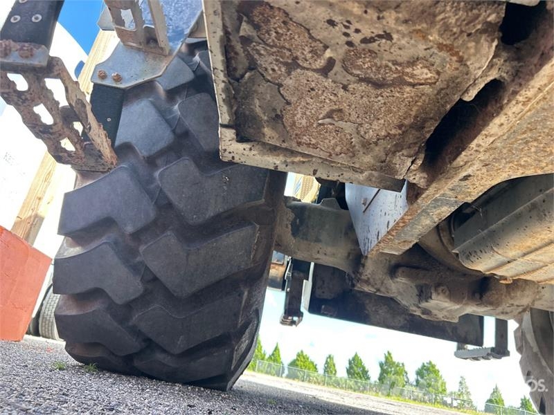 Komatsu WA470-7 Pale gommate