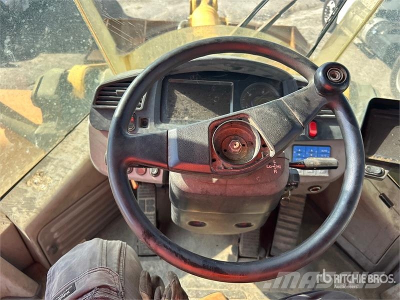 Komatsu WA470-7 Pale gommate