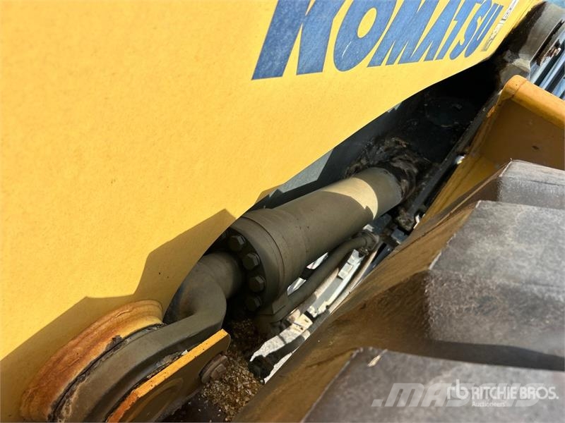 Komatsu WA470-7 Pale gommate